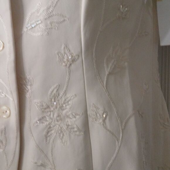 Jones New York embroidered beaded vintage button fitted blouse Sz 4 NWT - Picture 4 of 6